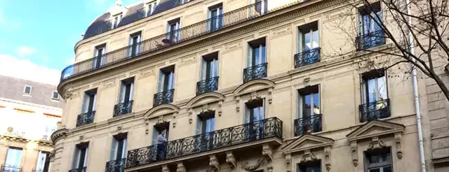 facciata edificio su strada