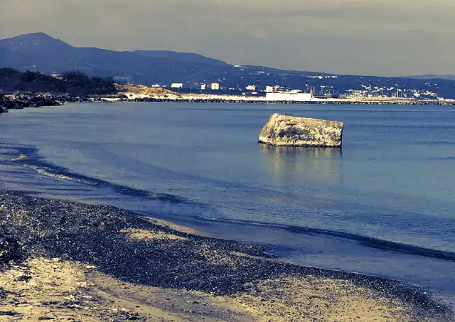 Condono edilizio su spiaggia demaniale e adeguata valutazione compatibilità col vincolo paesaggistico