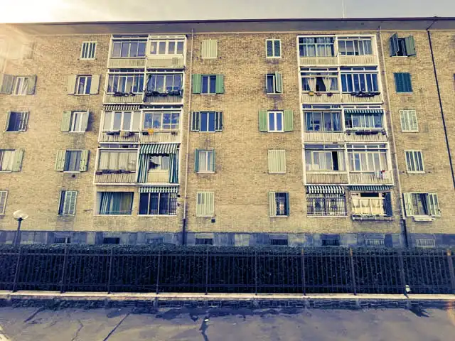 Chiusura balcone in veranda, quando l’intervento fa volume e richiede permesso di costruire