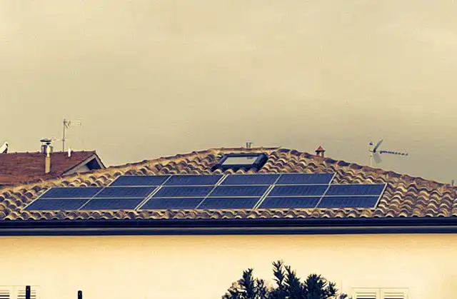 Fotovoltaico integrato su copertura, regime favorevole anche in paesaggistica