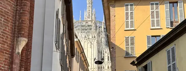 Milano duomo vista laterale