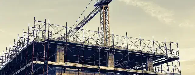 ponteggio cantiere edificio nuova costruzione